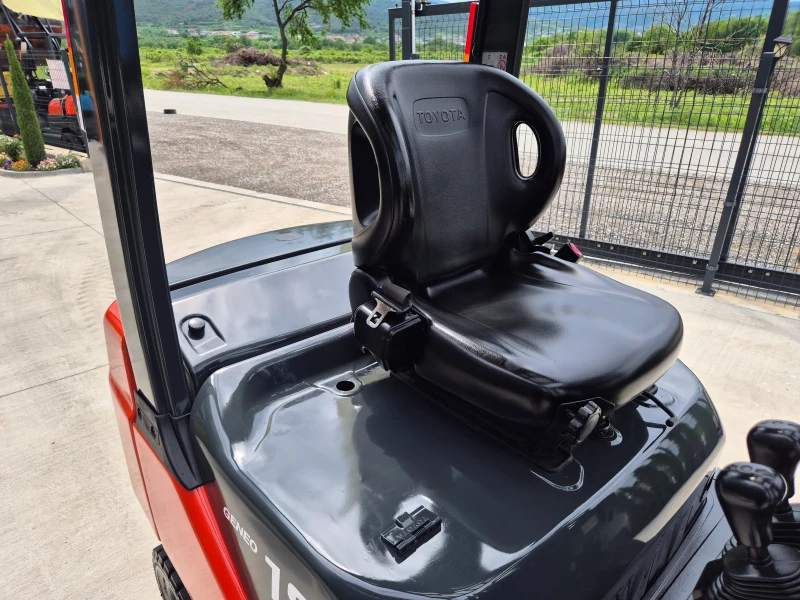 Мотокар Toyota * ТРИПЛЕК + СВОБОДЕН ХОД* ПЕРФЕКТЕН* !!!, снимка 13 - Индустриална техника - 50255013