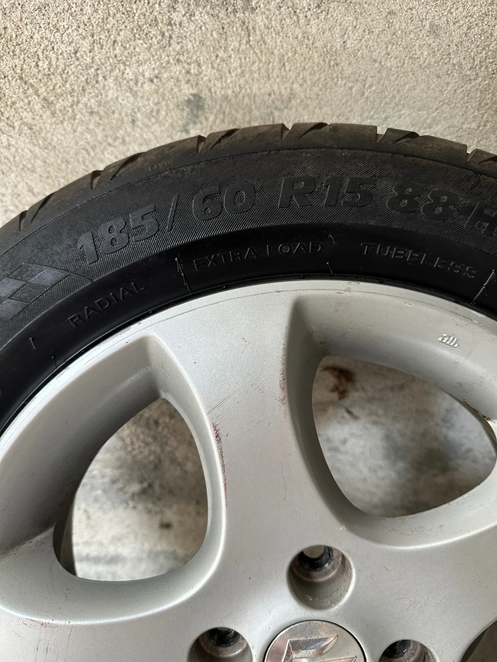 Гуми с джанти Tigar 185/60R15, снимка 3 - Гуми и джанти - 55739513