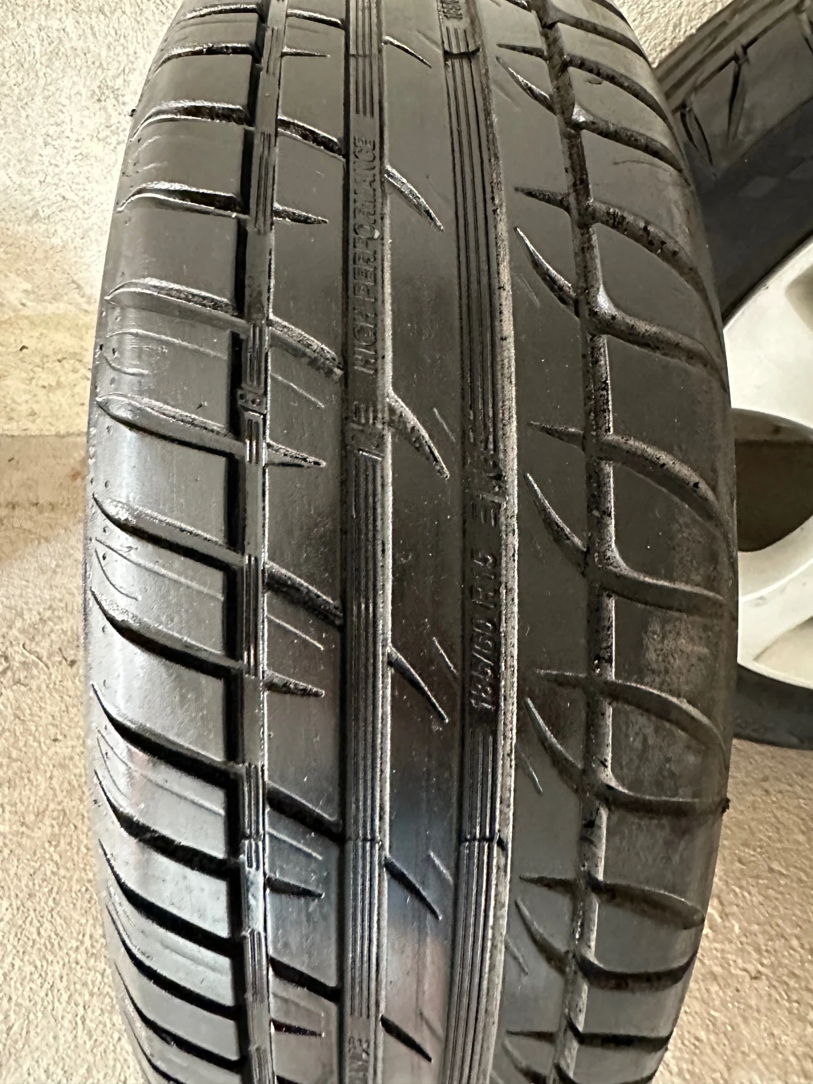 Гуми с джанти Tigar 185/60R15, снимка 2 - Гуми и джанти - 55739513