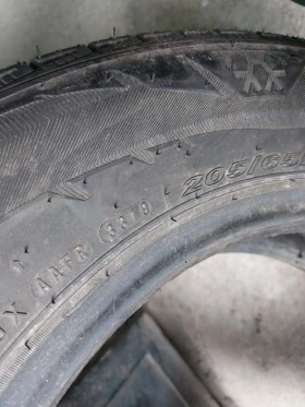 Гуми Зимни 205/65R16, снимка 4 - Гуми и джанти - 39129144