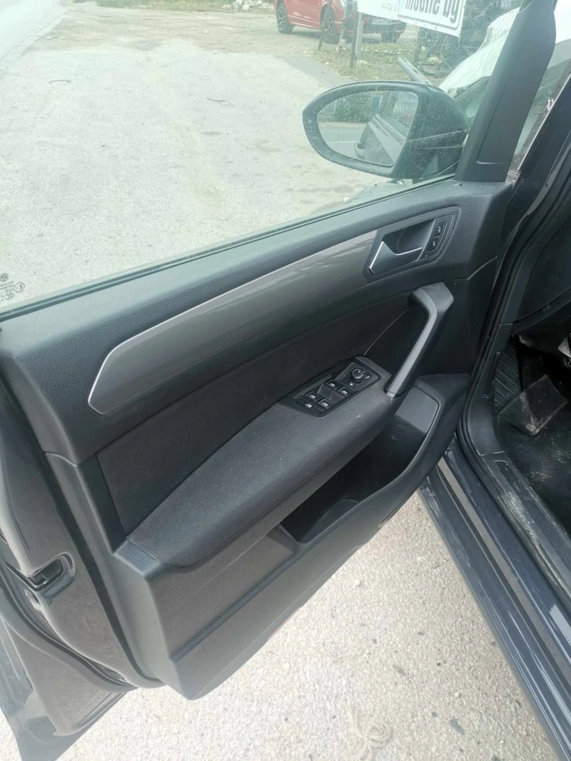 VW Touran 1.6 tdi, снимка 6 - Автомобили и джипове - 42626786