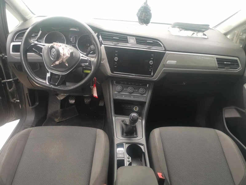 VW Touran 1.6 tdi, снимка 8 - Автомобили и джипове - 42626786