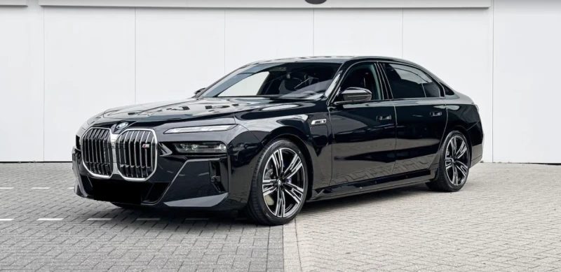 BMW 760 e xDrive Plug-in Hybrid, снимка 1 - Автомобили и джипове - 47442484