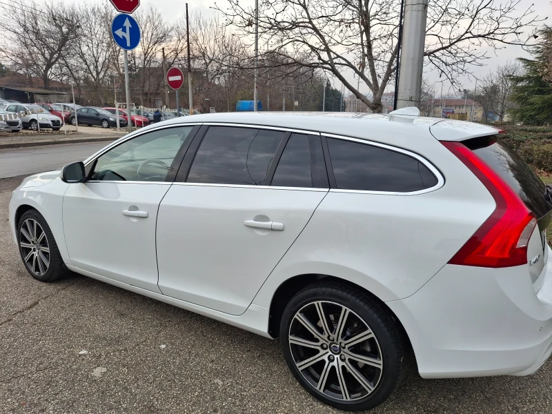 Volvo V60 2.0 D4 181к.с., снимка 3 - Автомобили и джипове - 49291048