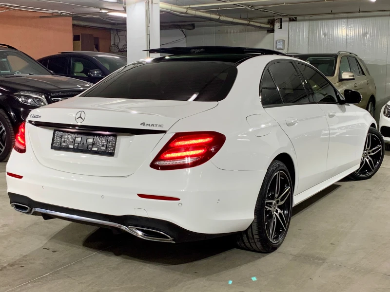 Mercedes-Benz E 220 4-Matic AMG * PANORAMA* HeadUp* PODGREV* BlindSpot, снимка 2 - Автомобили и джипове - 52742474