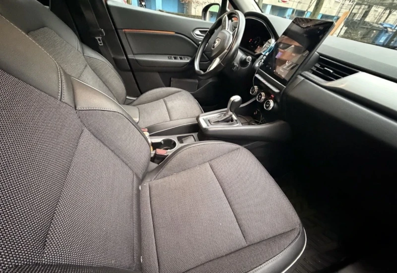 Renault Captur, снимка 9 - Автомобили и джипове - 52892457