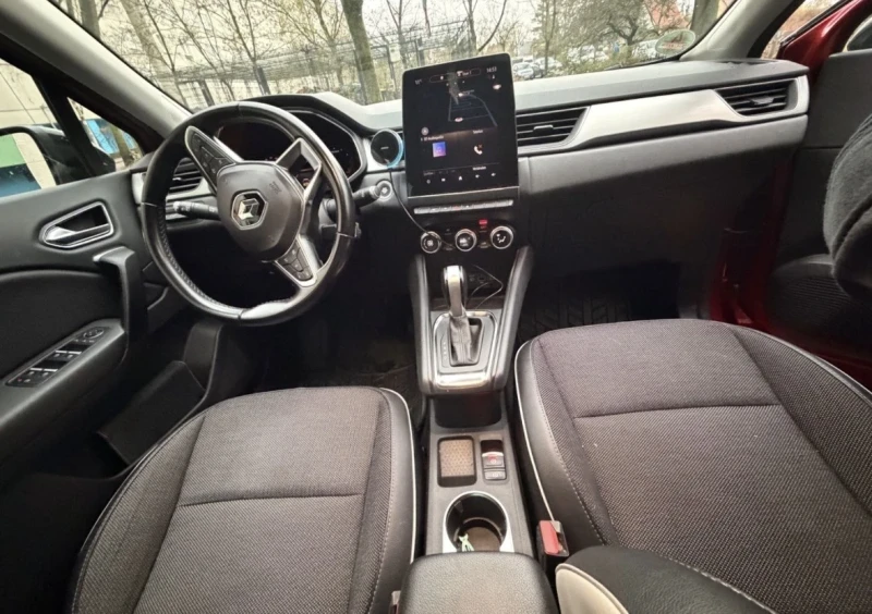 Renault Captur, снимка 8 - Автомобили и джипове - 52892457