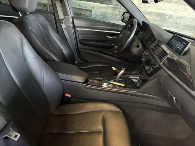 BMW 330 330i xDrive* АвтоКредит* (Цена до БГ) , снимка 14 - Автомобили и джипове - 53381410