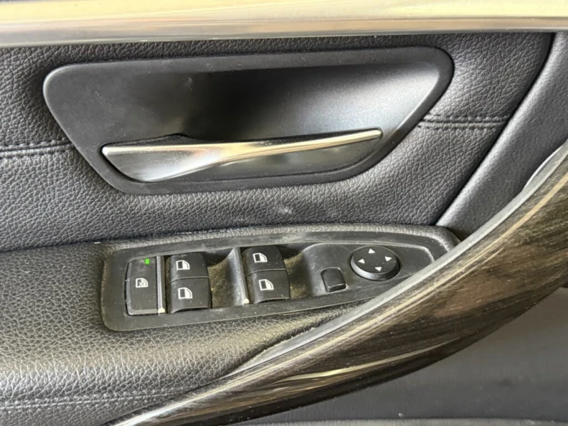 BMW 330 330i xDrive* АвтоКредит* (Цена до БГ) , снимка 8 - Автомобили и джипове - 53381410