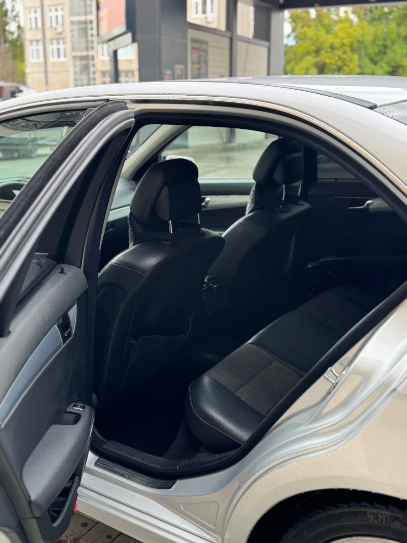 Mercedes-Benz C 220 CDI РЕАЛНИ КИЛОМЕТРИ! ПРОМО!!, снимка 8 - Автомобили и джипове - 53388229