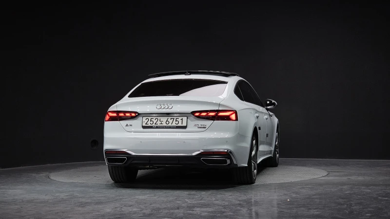 Audi A5 40TDI / 4x4 / Пълна сервизна история !!!, снимка 4 - Автомобили и джипове - 53596775