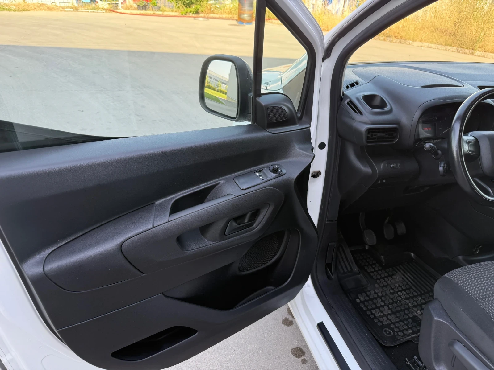 Toyota Proace City  1.5 d 102kc - изображение 5