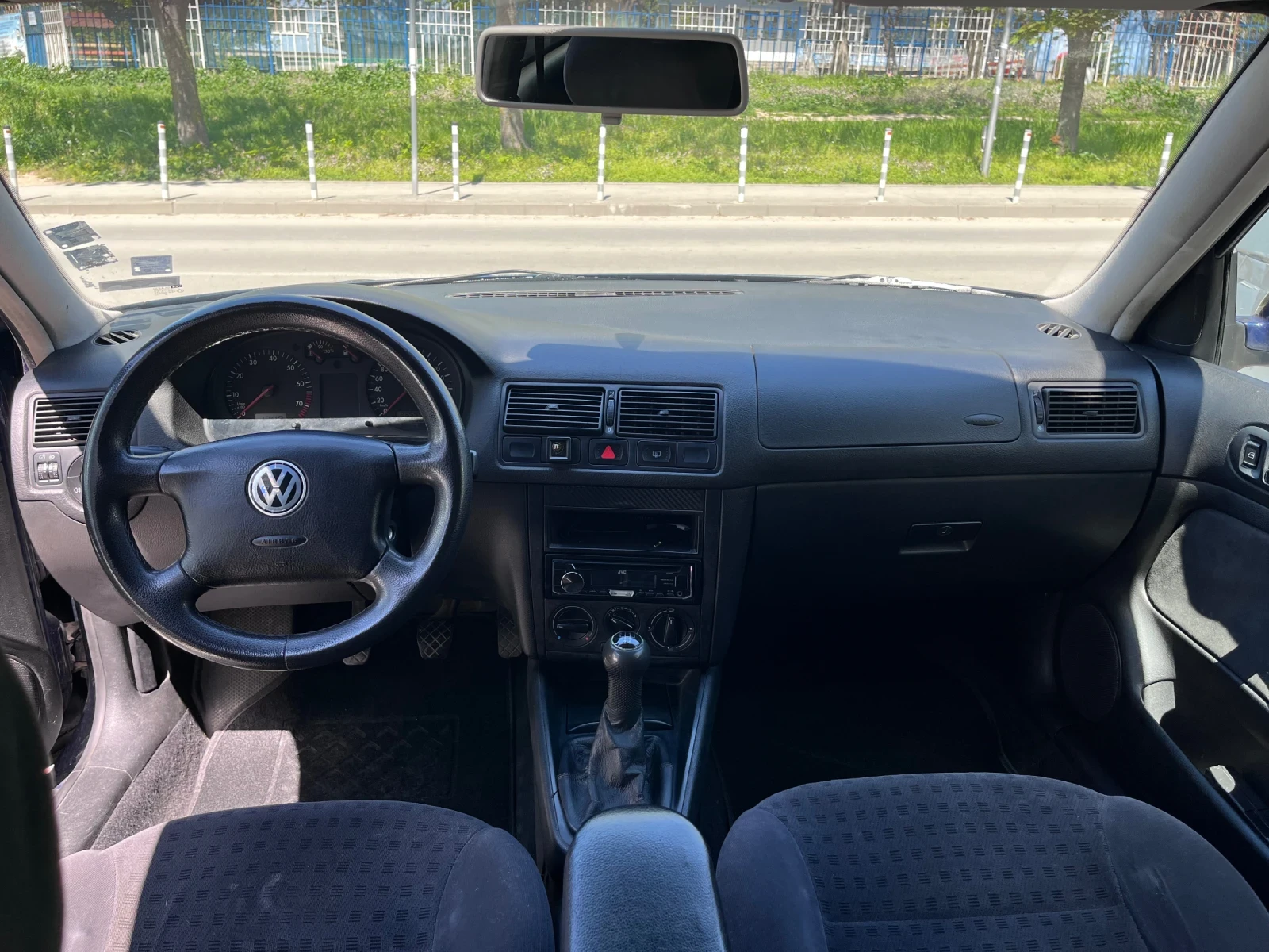 VW Golf 1.6 16v, снимка 6 - Автомобили и джипове - 54323324