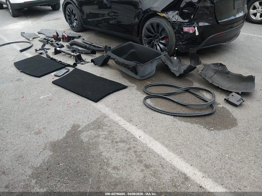 Tesla Model Y Performance Dual Motor All-Wheel Drive, снимка 12 - Автомобили и джипове - 54688049