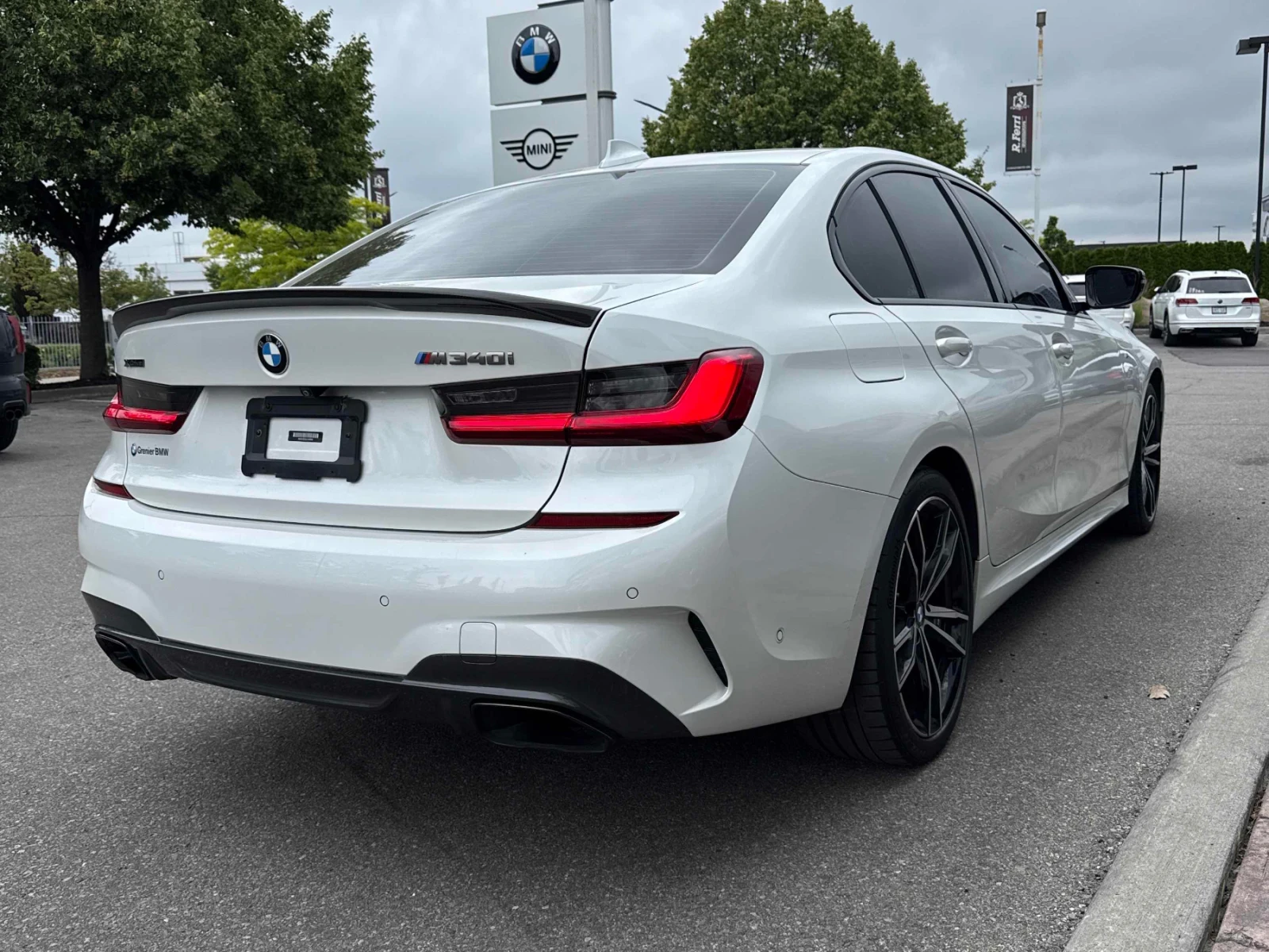 BMW 340 ДИСТРОНИК * ПОДГРЕВ * H/K * HEAD UP * ПАНОРАМА , снимка 3 - Автомобили и джипове - 55071605