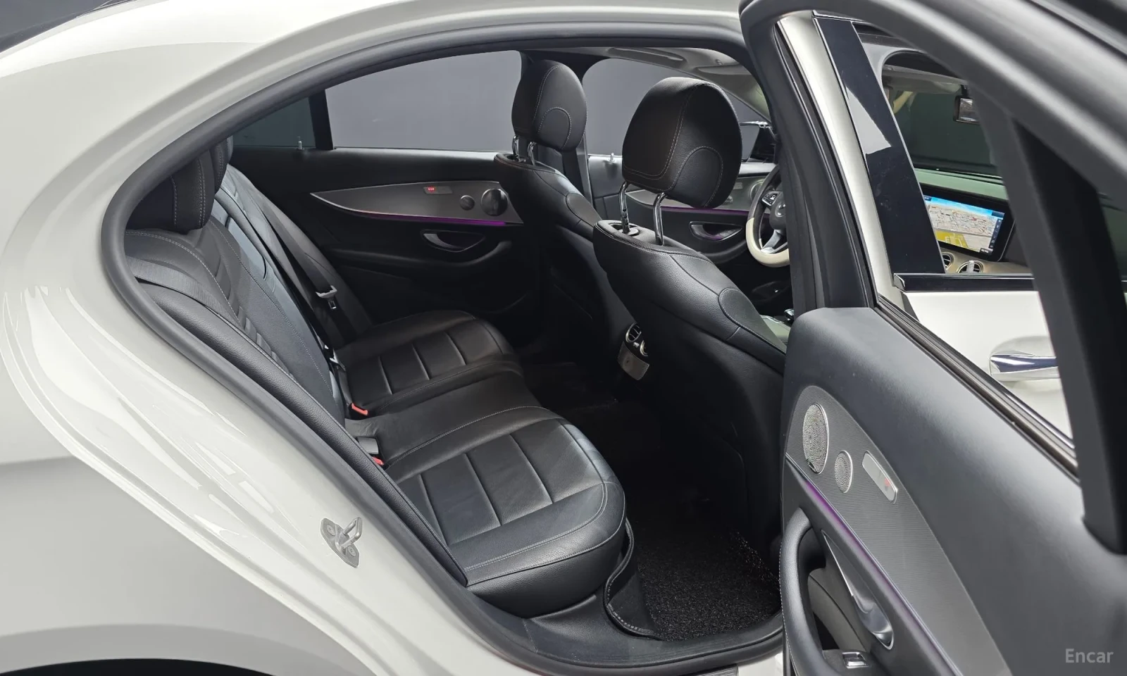 Mercedes-Benz E 300, снимка 12 - Автомобили и джипове - 55406800