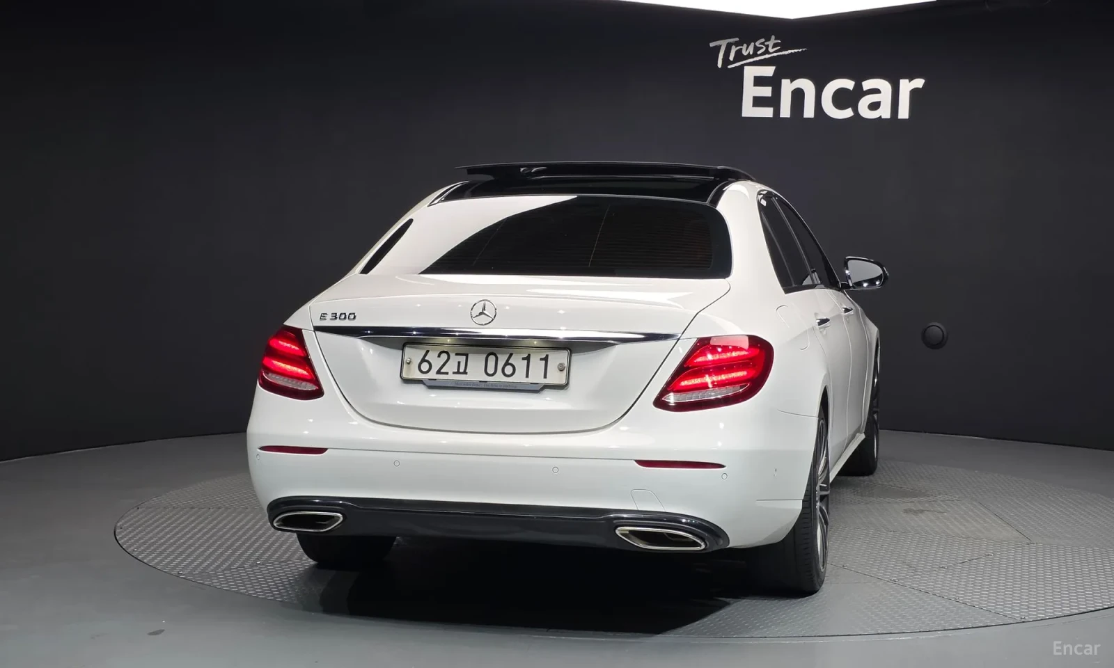 Mercedes-Benz E 300, снимка 4 - Автомобили и джипове - 55406800