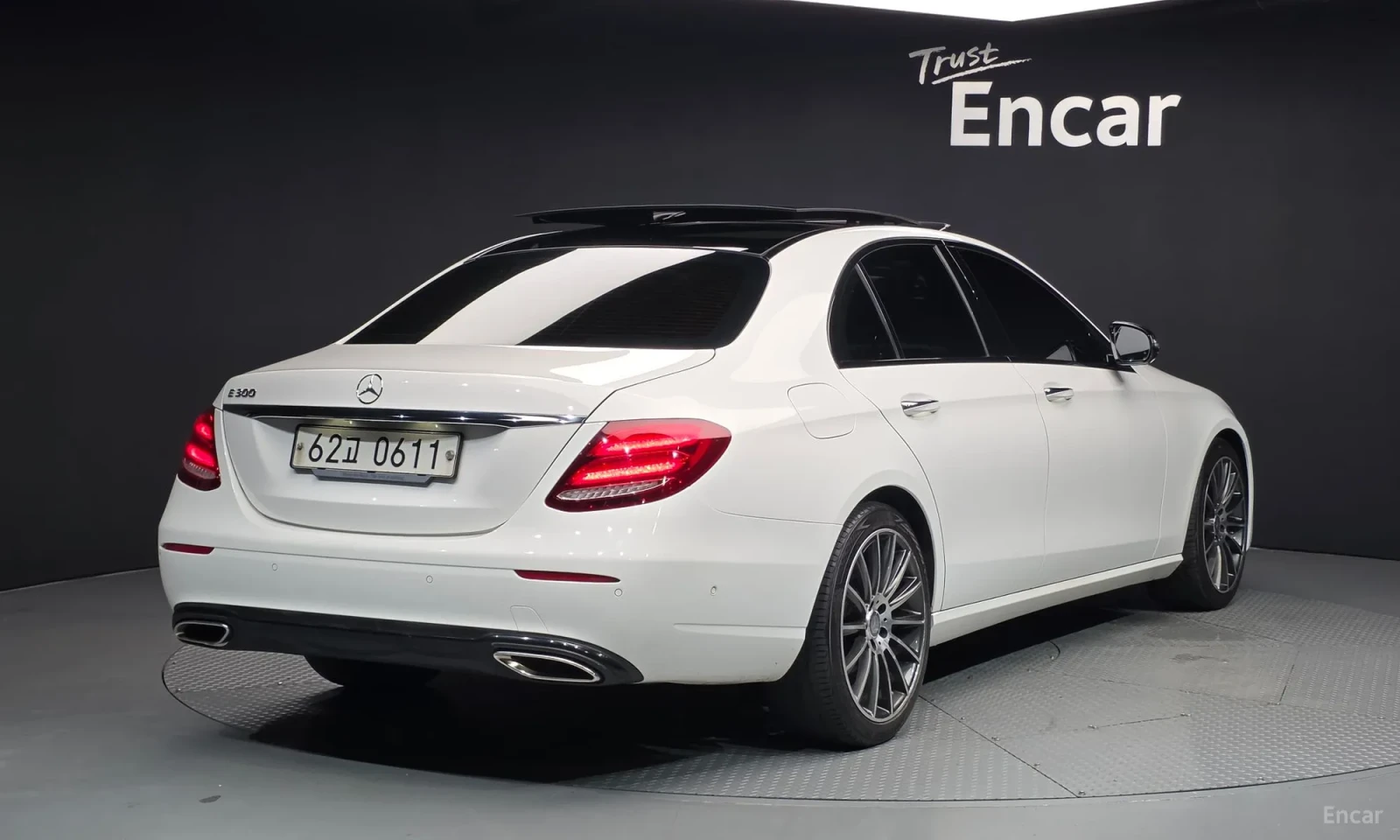 Mercedes-Benz E 300, снимка 2 - Автомобили и джипове - 55406800