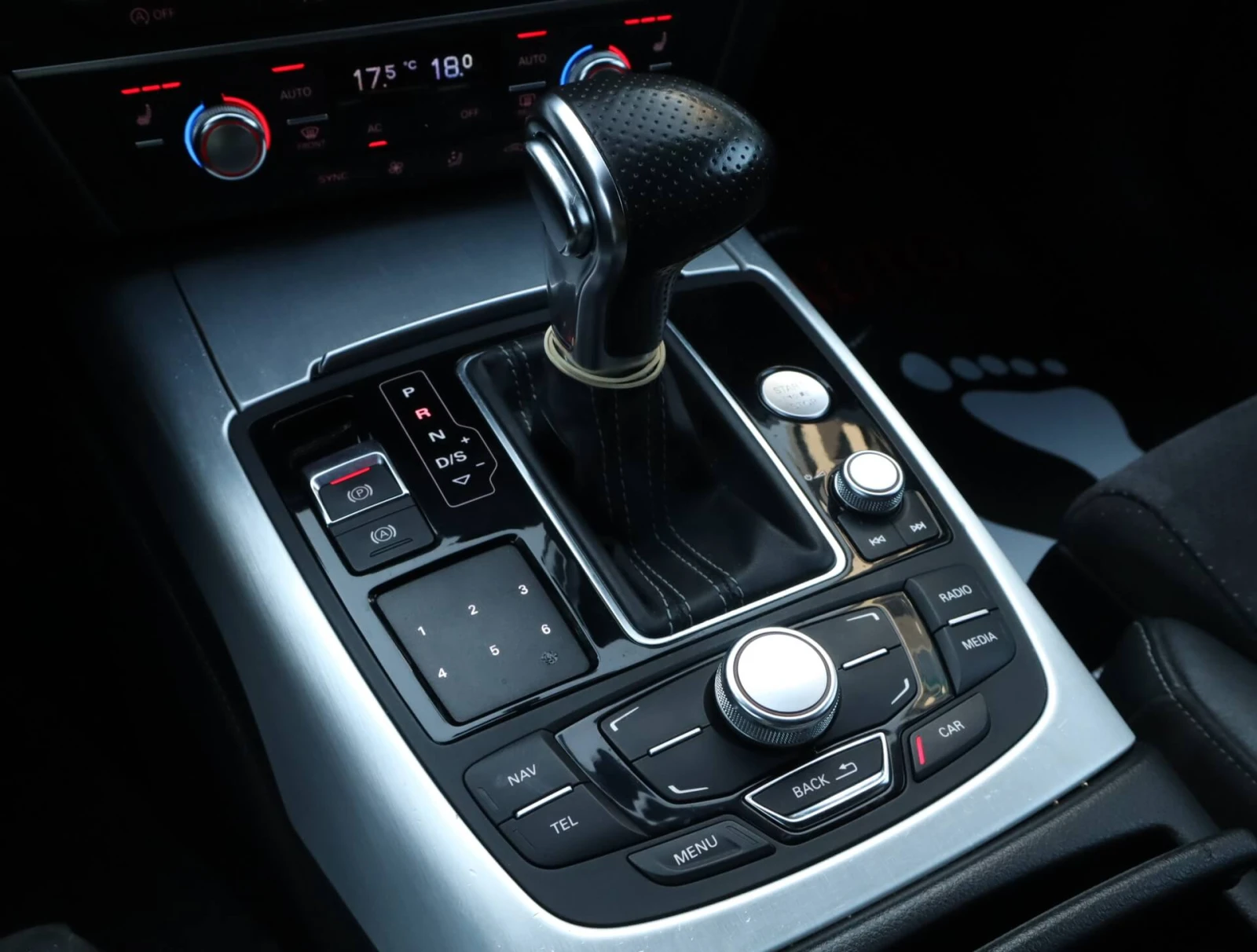Audi A6 3.0TDI/Sline/RS Packet/Камера/Подгрев/FullLed/, снимка 10 - Автомобили и джипове - 55675935