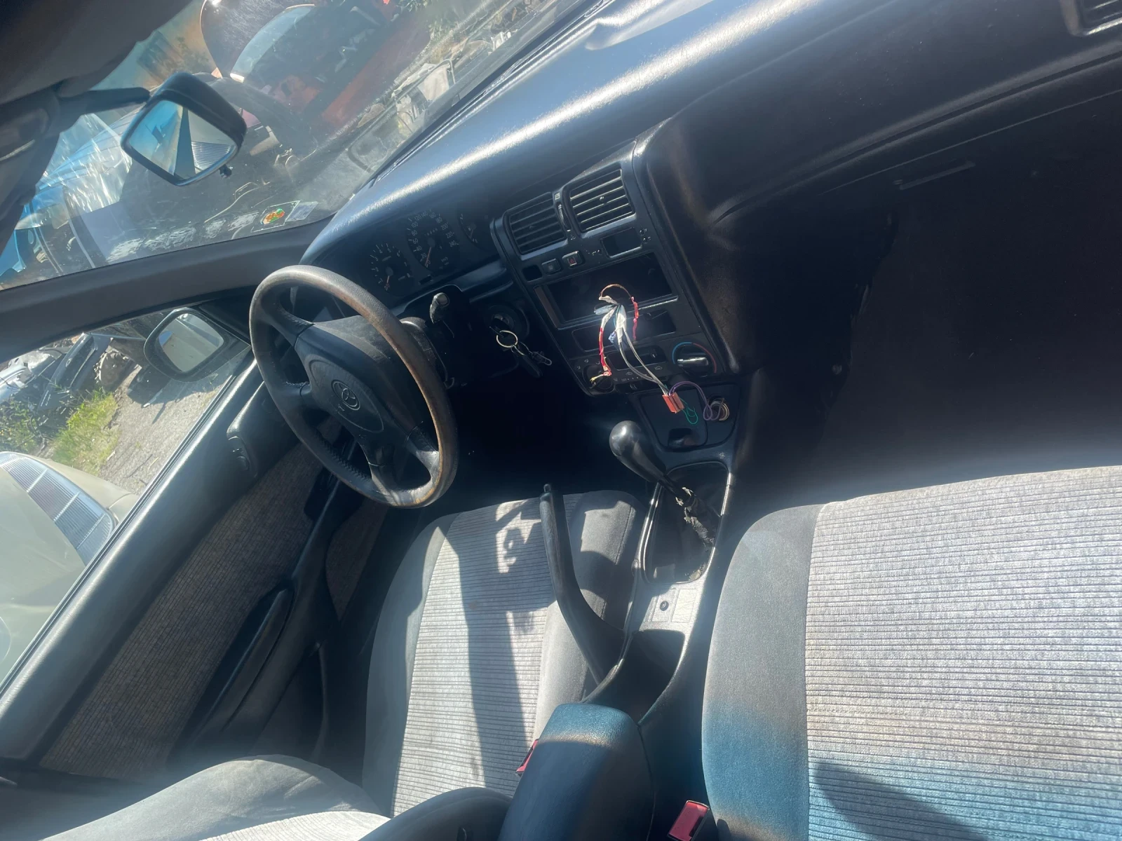 Toyota Carina 1.6 i, снимка 7 - Автомобили и джипове - 55693604