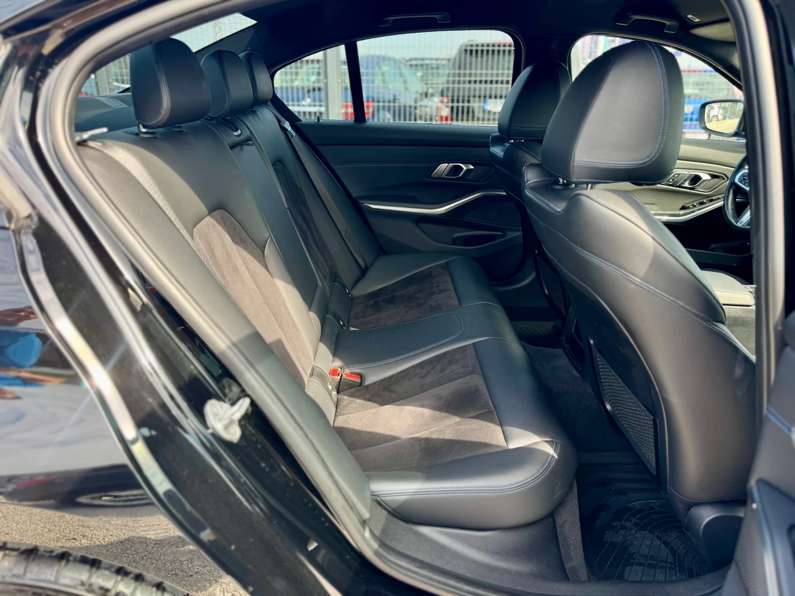 BMW 320 M-sport318d, снимка 12 - Автомобили и джипове - 56075605