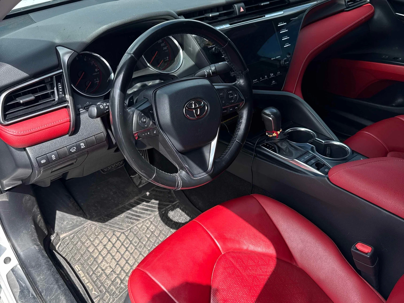 Toyota Camry * XSE * CARFAX * , снимка 6 - Автомобили и джипове - 56107606