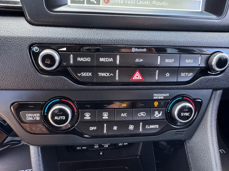 Kia Niro HYBRID-С.КНИЖКА-LANE-ASIST-КАМЕРА-, снимка 15 - Автомобили и джипове - 50989564