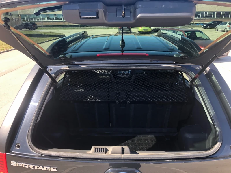 Kia Sportage 2.0 CRDI 4WD, снимка 9 - Автомобили и джипове - 51848605