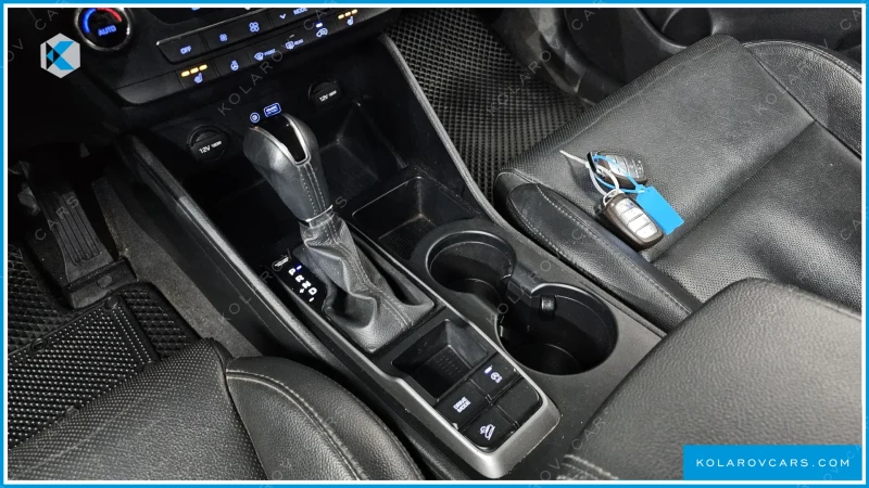 Hyundai Tucson 2.0 Diesel 2WD, снимка 13 - Автомобили и джипове - 53520131