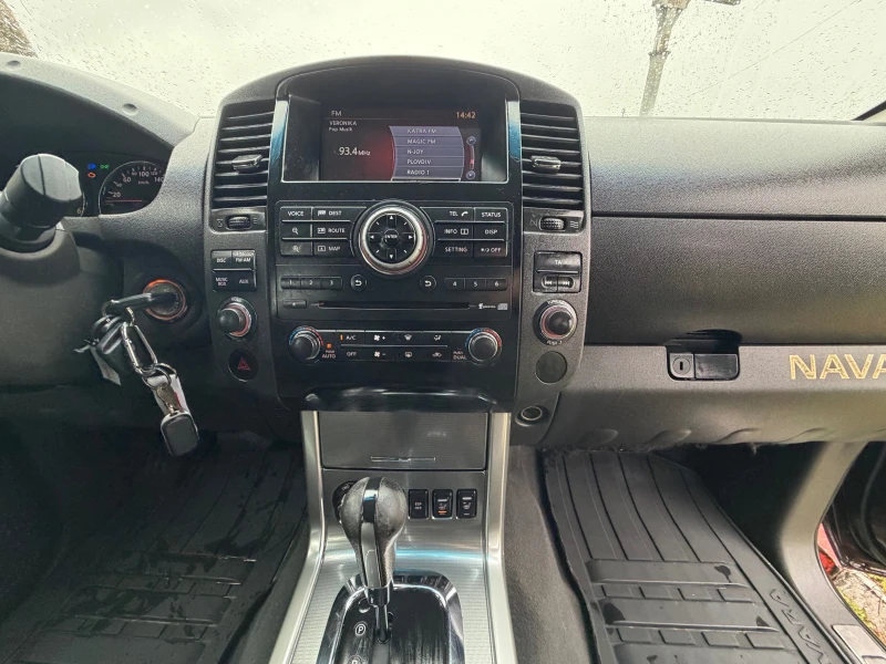 Nissan Navara 3.0 V6 TOP, снимка 14 - Автомобили и джипове - 53575213
