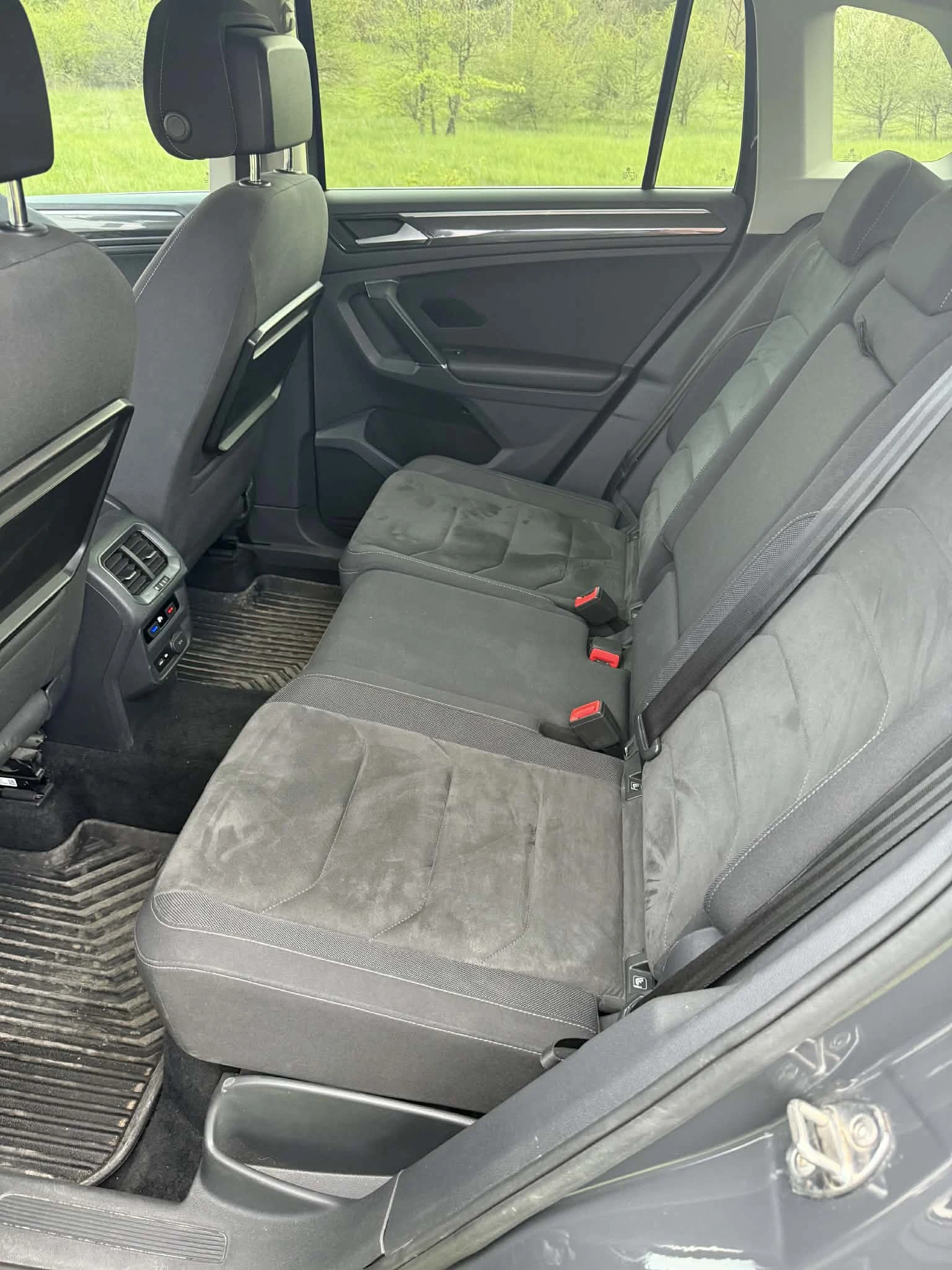 VW Tiguan 2.0 TDI 4x4 DSG 190 H/P LED HED UP, снимка 14 - Автомобили и джипове - 54299783