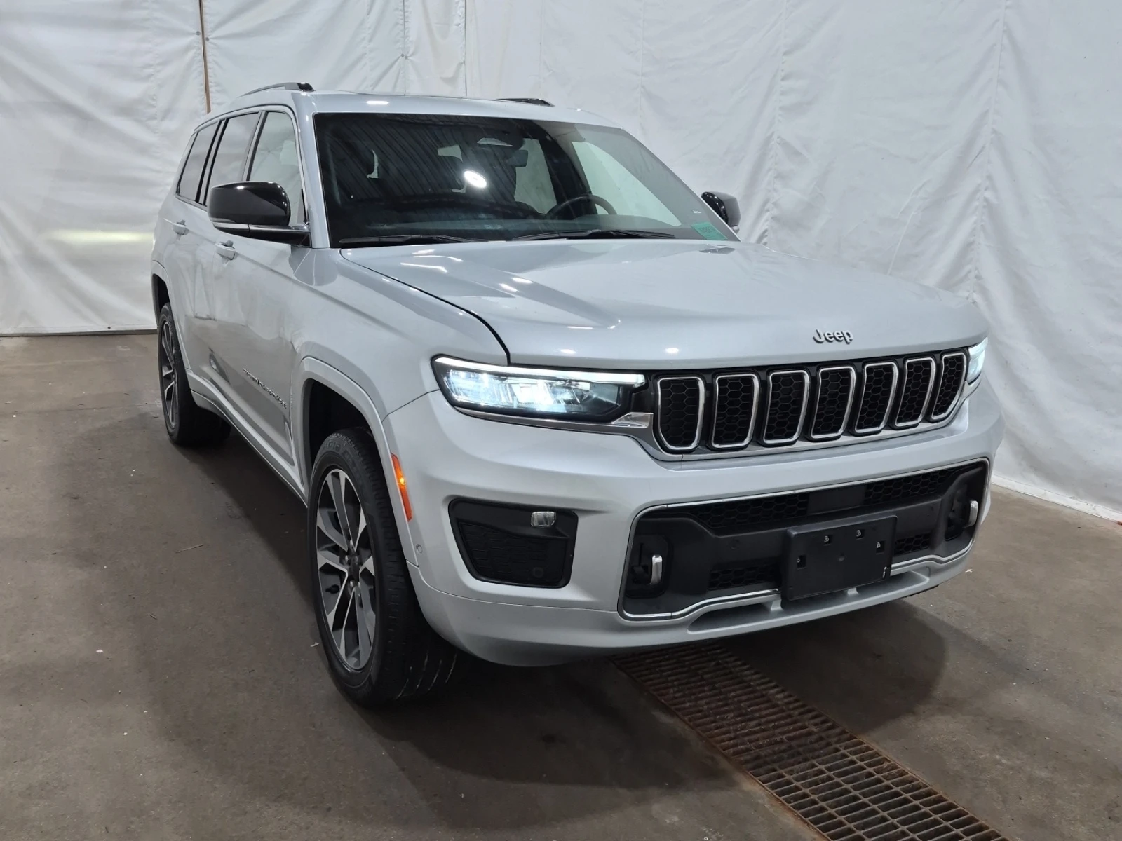 Jeep Grand cherokee L OVERLAND * 5.7 HEMI * AWD * CARFAX * , снимка 2 - Автомобили и джипове - 55117708