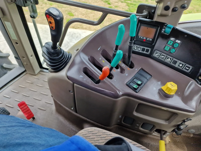 Трактор Claas ARES836, снимка 12 - Селскостопанска техника - 49845047