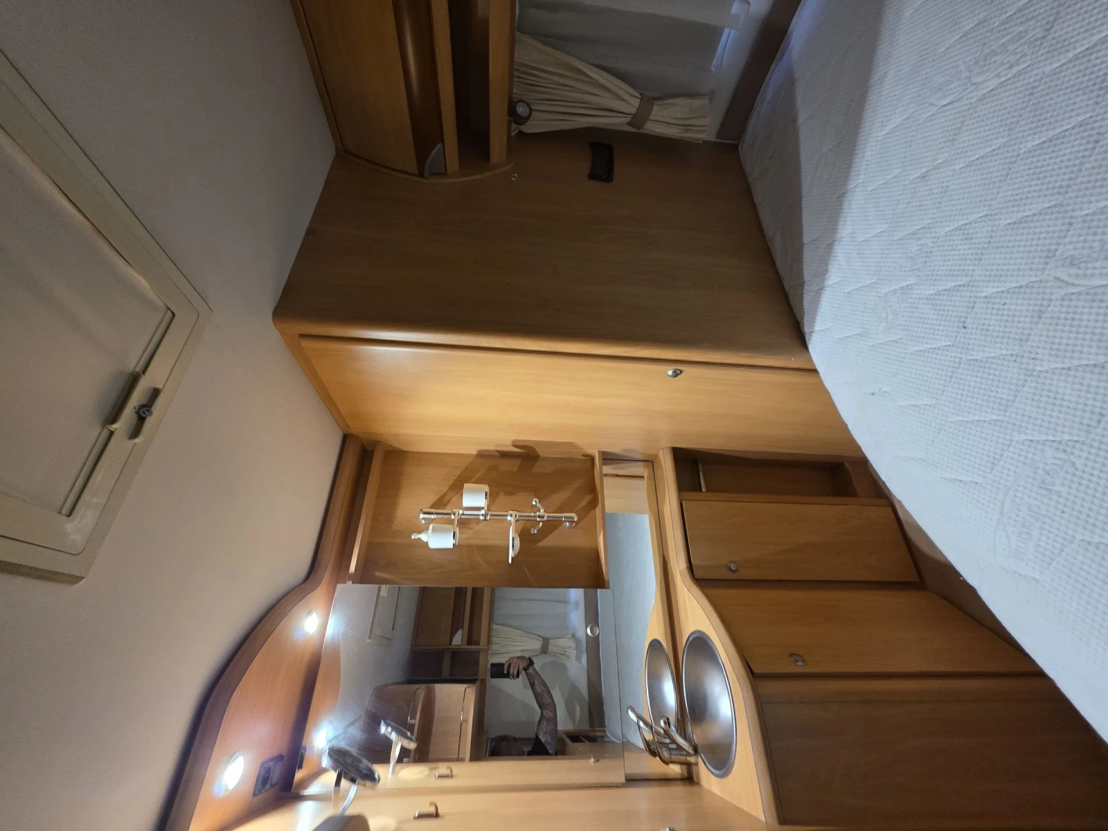 Каравана Chateau Cantara 450, снимка 8 - Каравани и кемпери - 54556832