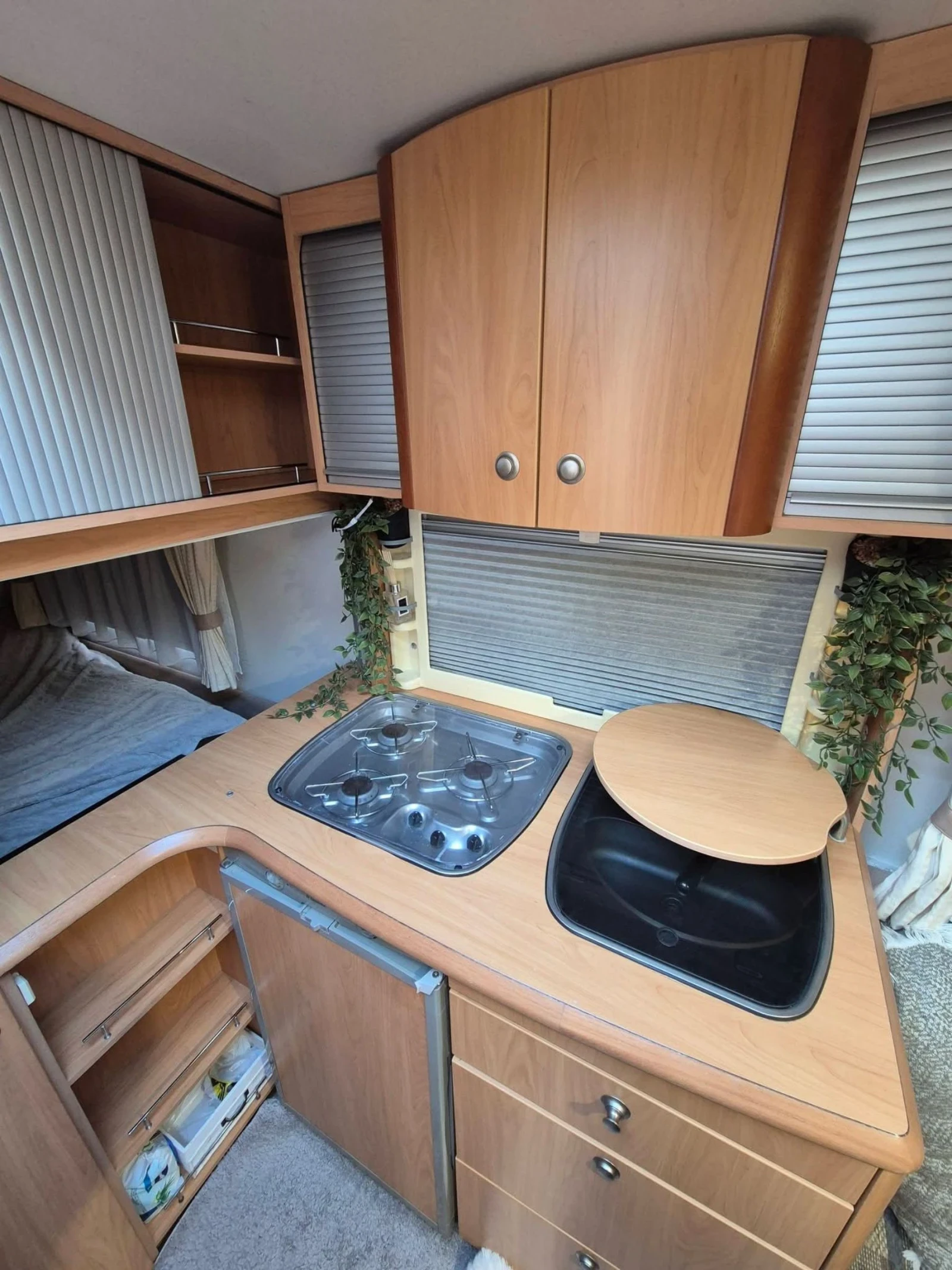 Каравана Chateau Cantara 450, снимка 10 - Каравани и кемпери - 54556832
