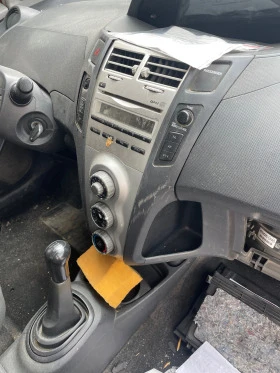 Toyota Yaris 1.3vvti, снимка 8