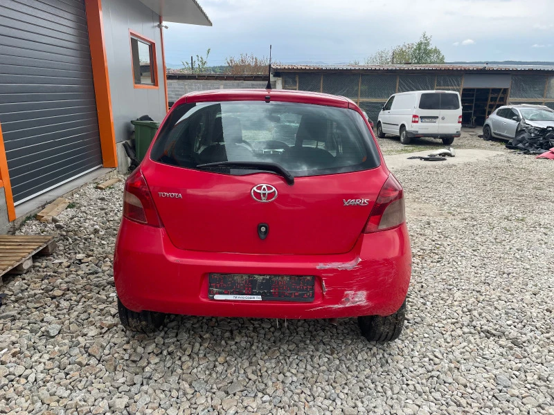 Toyota Yaris 1.3vvti, снимка 4 - Автомобили и джипове - 45090111