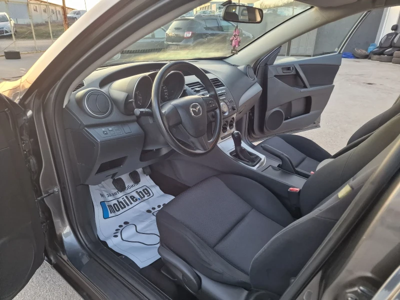 Mazda 3 1.6i, снимка 10 - Автомобили и джипове - 48836614