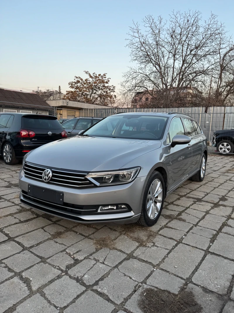 VW Passat ДИСТРОНИК* DSG* ОБСЛУЖЕНА* ПЪЛНА ИСТОРИЯ* РЕАЛНИ К, снимка 1 - Автомобили и джипове - 49237536