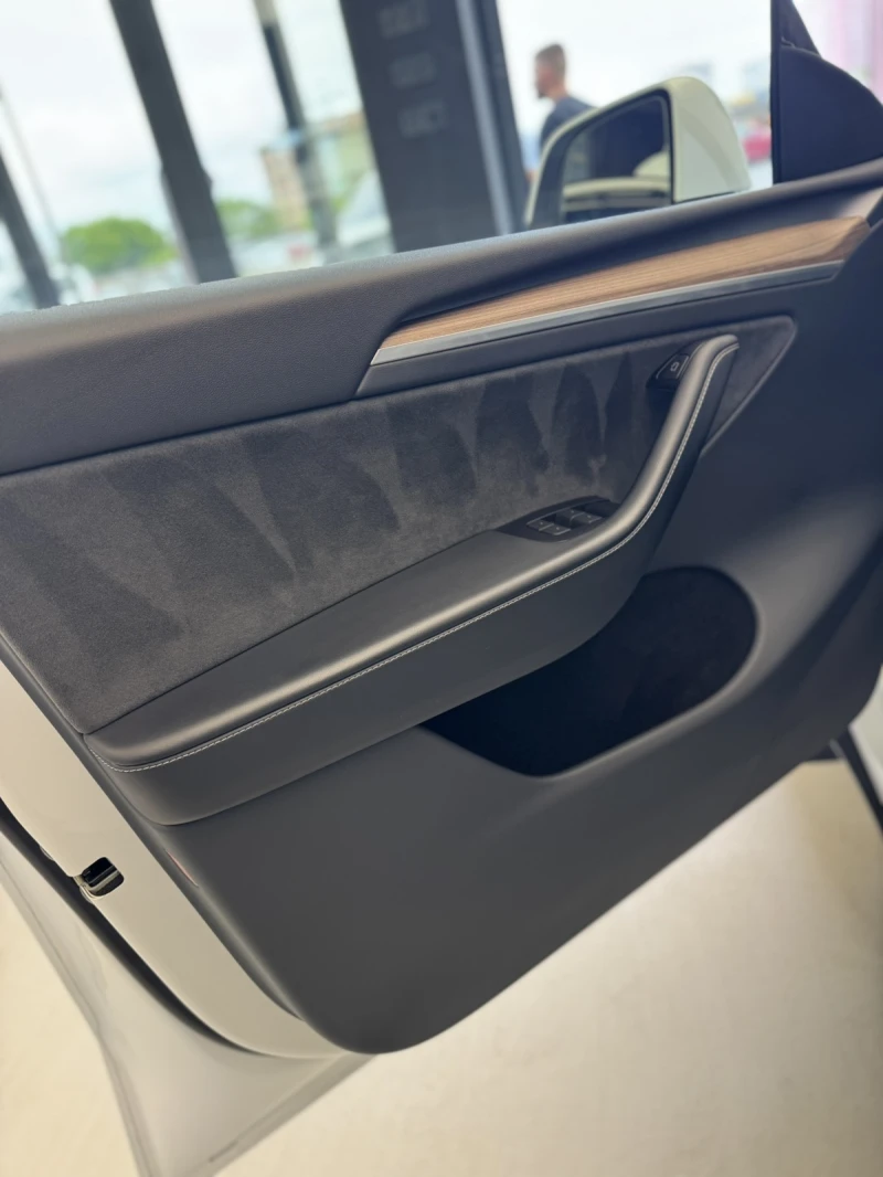 Tesla Model Y Long Range Dual Motor, снимка 7 - Автомобили и джипове - 51900847