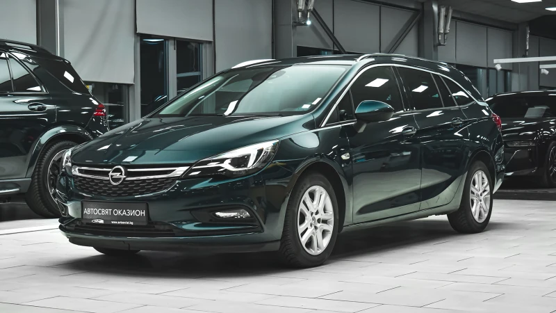 Opel Astra Sports Tourer 1, 6 CDTi Innovation, снимка 4 - Автомобили и джипове - 52478670