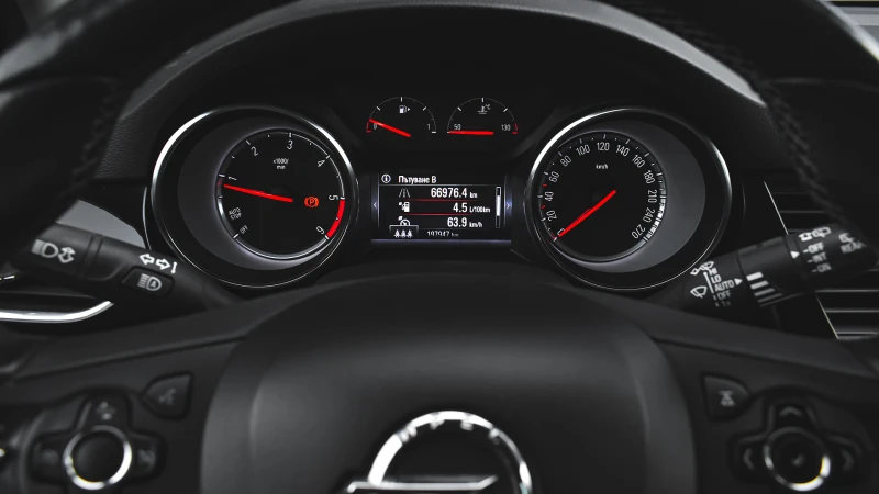 Opel Astra Sports Tourer 1, 6 CDTi Innovation, снимка 15 - Автомобили и джипове - 52478670