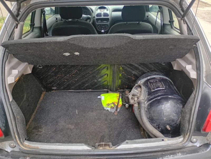 Peugeot 206 1.4 LPG Климатик Нови Гуми , снимка 7 - Автомобили и джипове - 53392745