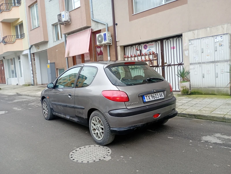 Peugeot 206 1.4 LPG Климатик Нови Гуми , снимка 2 - Автомобили и джипове - 53392745