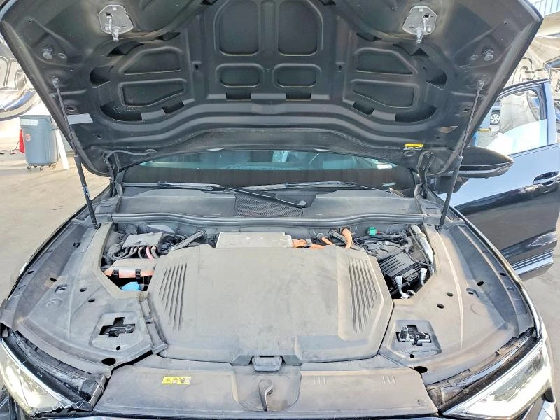 Audi E-Tron 2024 AUDI Q8 E-TRON PRESTIGE, снимка 11 - Автомобили и джипове - 56635931