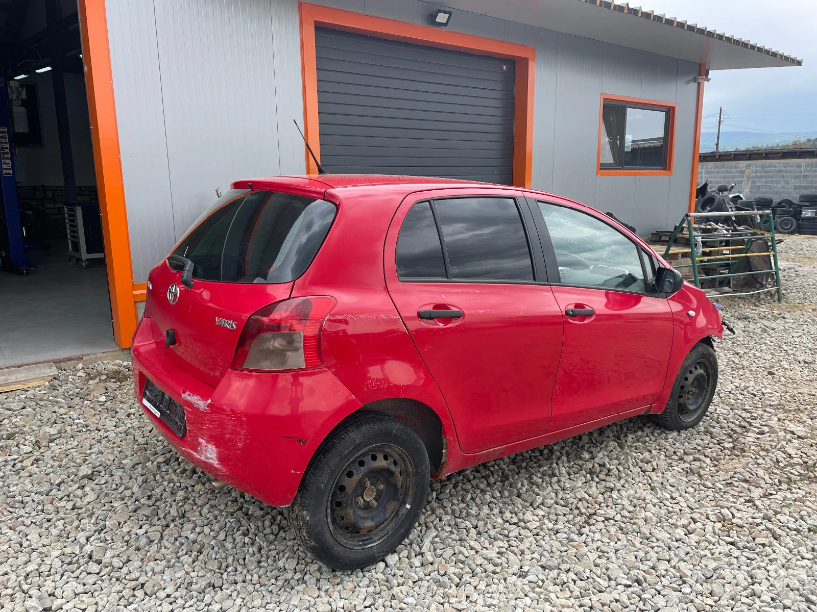 Toyota Yaris 1.3vvti - изображение 3