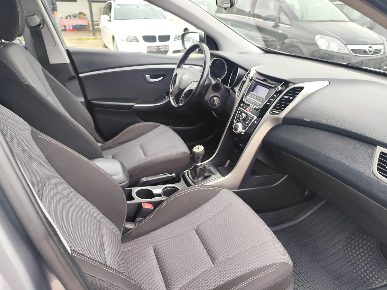 Hyundai I30 1.6   | Mobile.bg   12