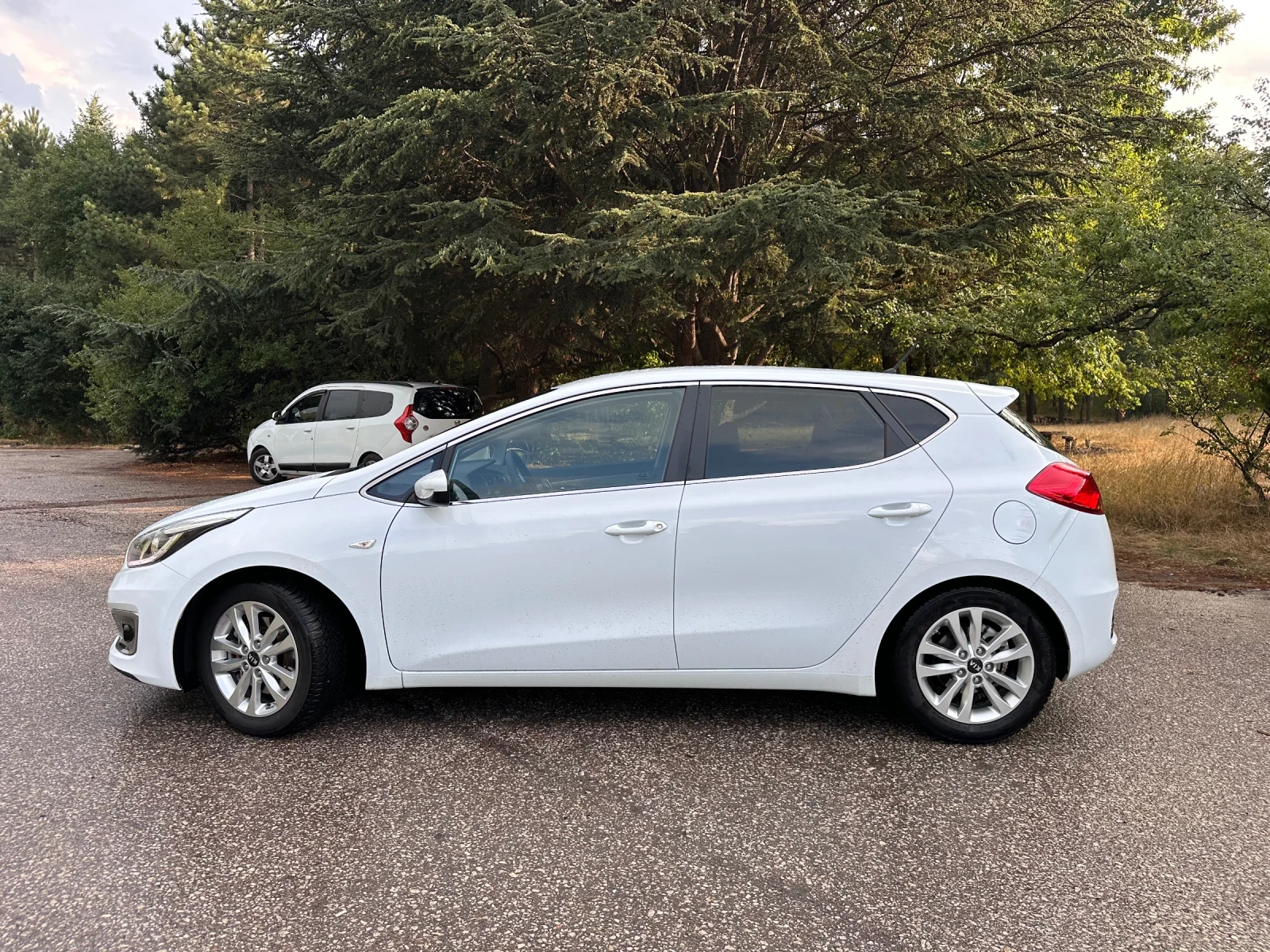 Kia Ceed Kia Ceed 1.6 CRDI COOL Регистрирана + Обслужена E6 - изображение 2