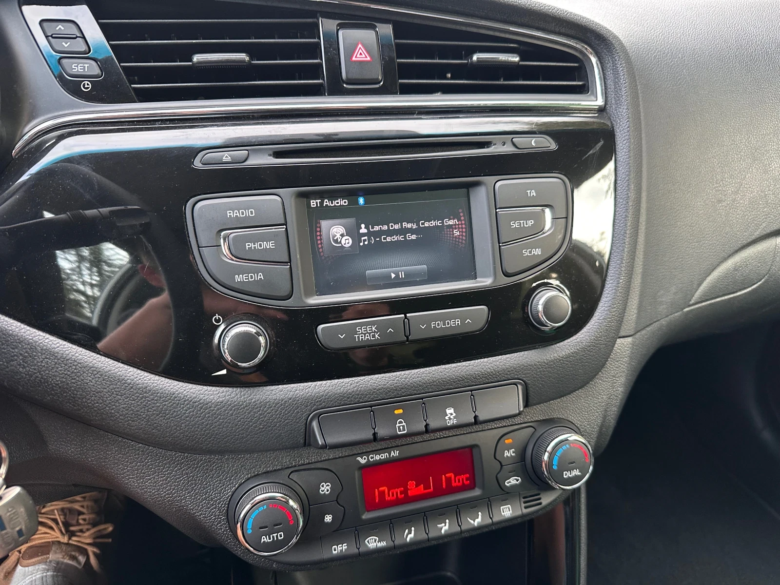 Kia Ceed Kia Ceed 1.6 CRDI COOL Регистрирана + Обслужена E6 - изображение 8