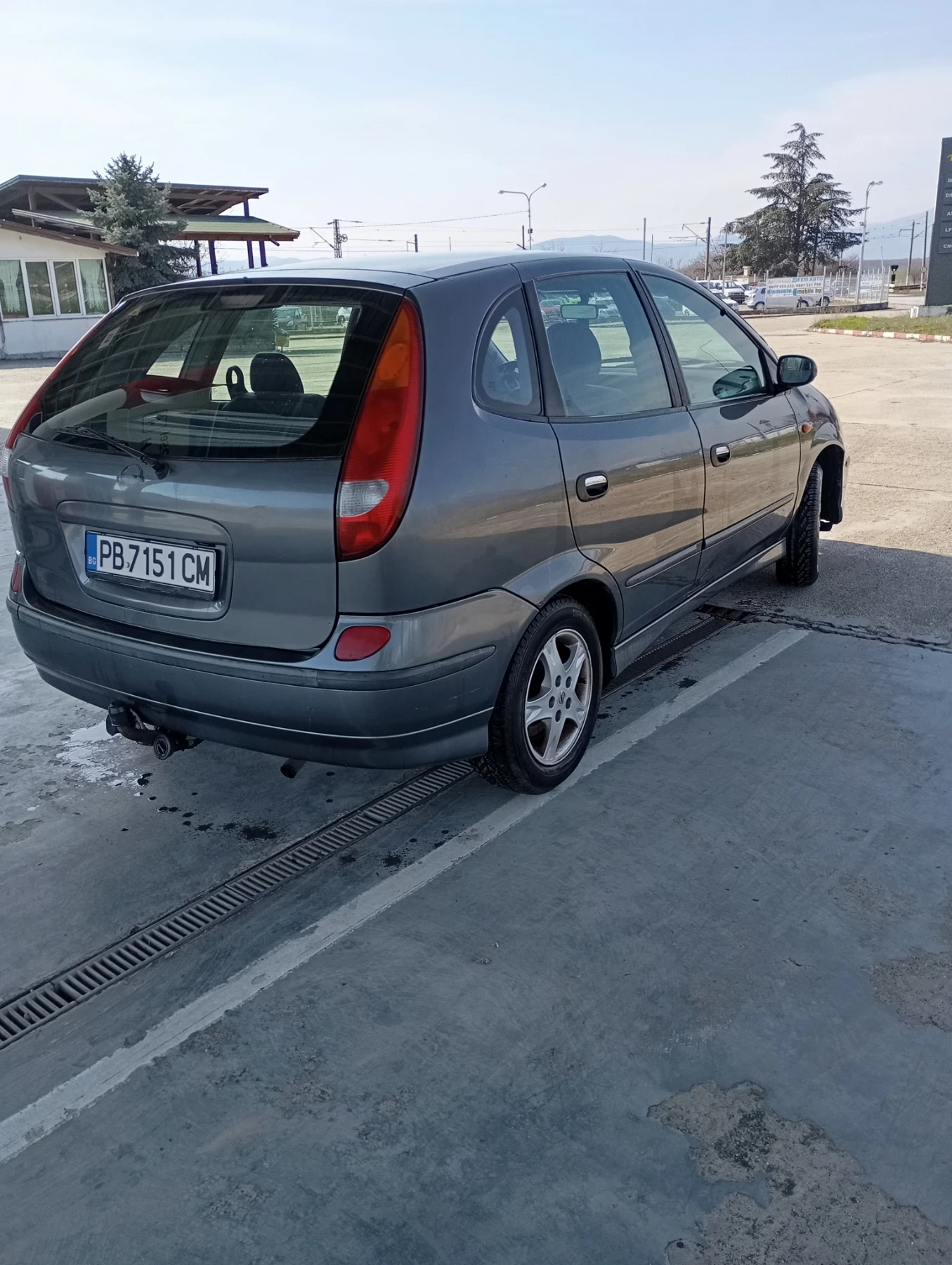 Nissan Almera tino, снимка 12 - Автомобили и джипове - 53706297